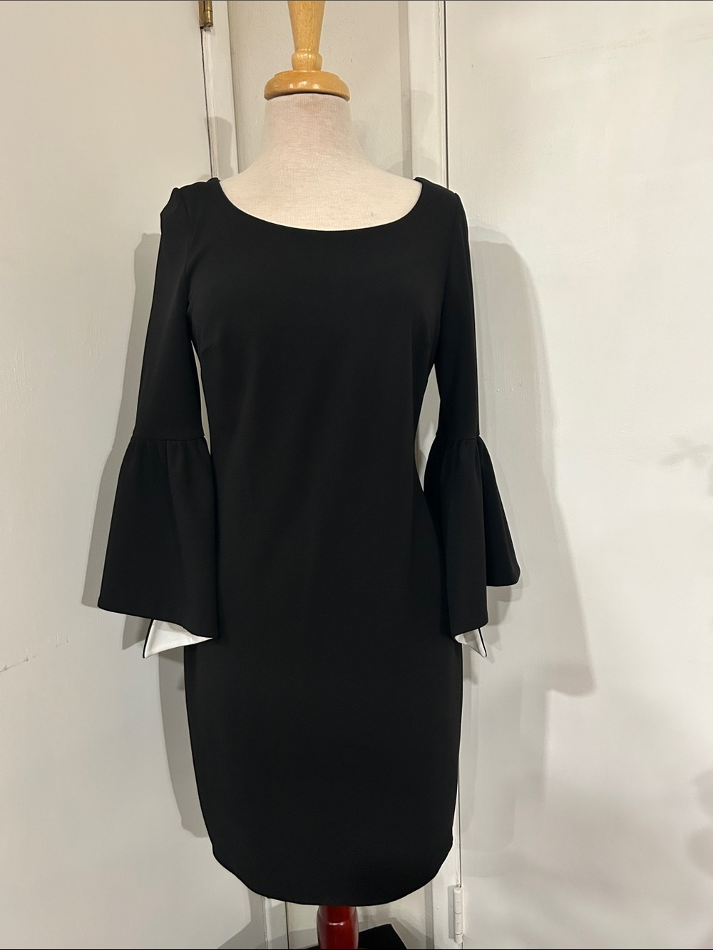 Calvin Klein Black Long-Sleeve Bell-Sleeve Shift Dress